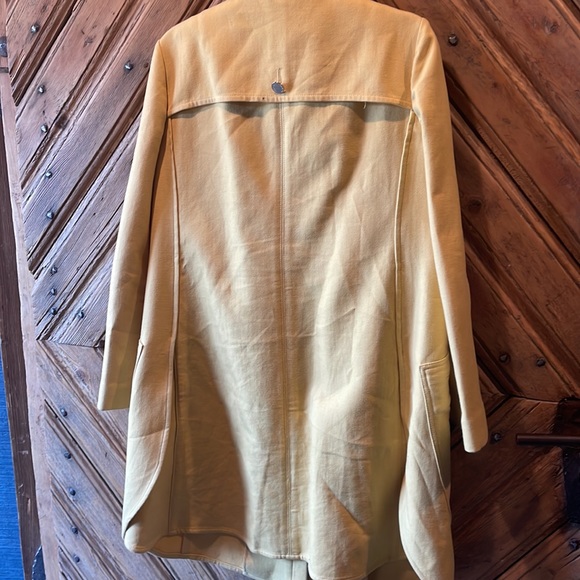 Tory Burch Shelly coat. Yellow/mustard. The color is amazing but hard to capture - Picture 6 of 8